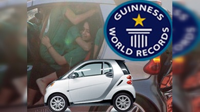 Como sardinas en un ... Smart: nuevo récord Guinness pakistaní