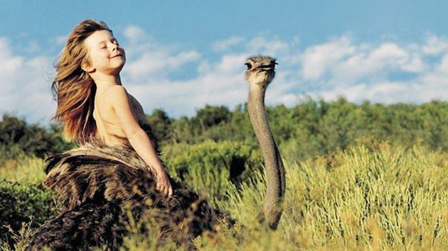 'La verdadera Mowgli': Increíbles fotos de una niña que se crió en la selva africana