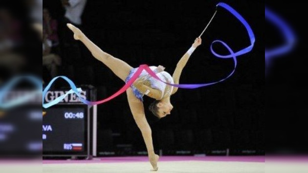 Kanáyeva, a un paso de 'hacerse completamente de oro' en el Mundial de Gimnasia Rítmica