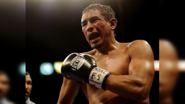 Suspenden a un ex campeón mundial de boxeo por insultar a un árbitro