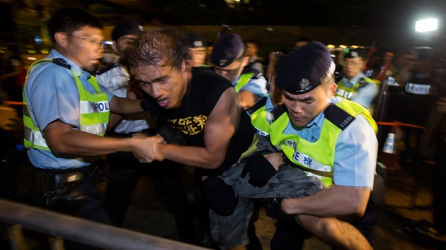 "Injerencia inapropiada": China condena investigación británica en Hong Kong