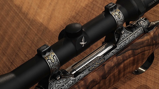 Fotos: El rey de España mató elefantes con un rifle de oro y cristales Swarovski