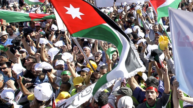 Decenas de miles se movilizan en Jordania en la mayor protesta desde la Primavera Árabe