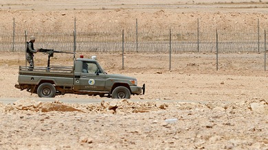 Arabia Saudita empieza a levantar un muro en su frontera con Irak