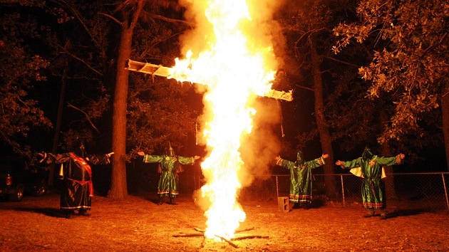 El Ku Klux Klan amenaza con usar fuerza letal contra los manifestantes de Ferguson