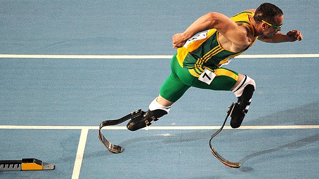 Oscar Pistorius, el primer atleta sin piernas que correrá en unas Olimpiadas