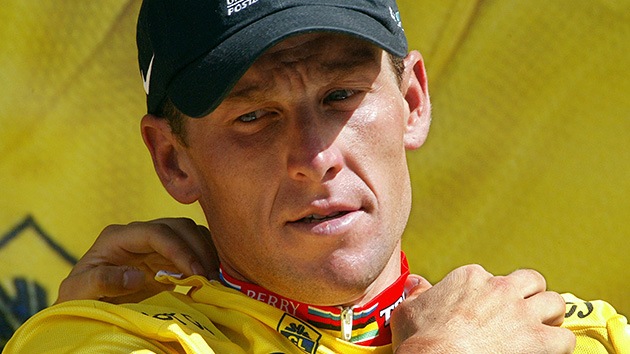 Lance Armstrong, desposeído de los títulos y sancionado de por vida