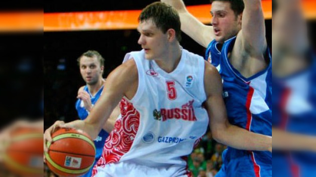 Rusia se planta invicta en las semifinales del europeo de baloncesto tras ganar a Serbia