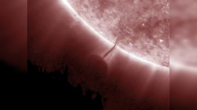 La NASA desmiente la aparición de un ovni 'repostando' en el Sol