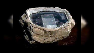 Gran Bretaña admite que lanzó la 'piedra-espía' y escondió la mano