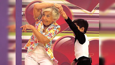 Abuelita "salsera" es nueva estrella del baile en Perú