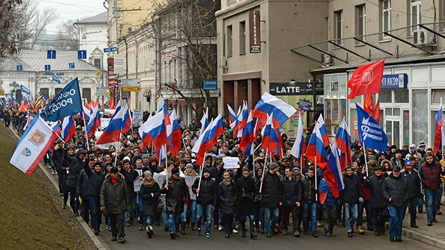 Fotos: El pueblo ruso alienta a Ucrania con masivas marchas pacíficas