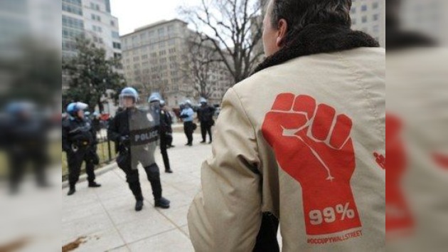 Washington: la policía barre a los indignados y 'pincha' su tienda de los sueños