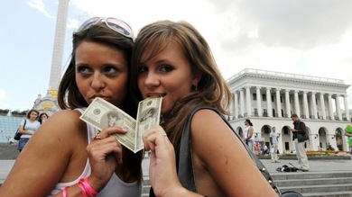 Las integrantes de FEMEN "se desnudan por un salario de 1.000 dólares"