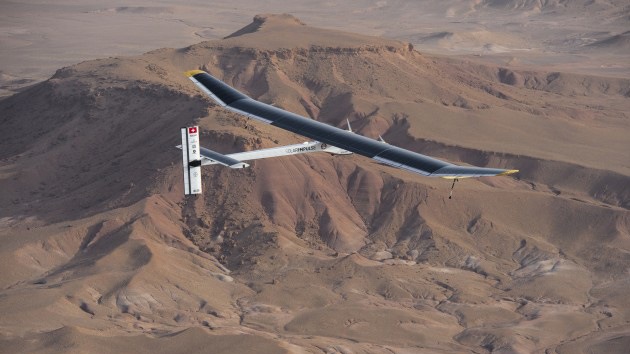 Planean un vuelo de California a Nueva York en un avión con baterías solares