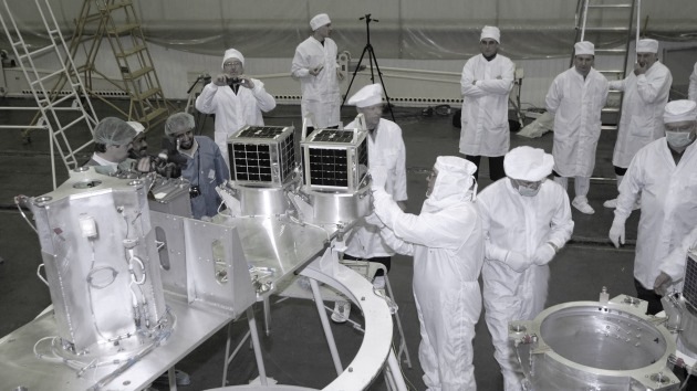 Rusia estudia desarrollar una red orbital de minisatélites araña autodidactas