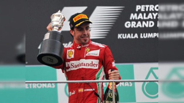 Gran Premio de Malasia deja a Alonso como líder y un histórico podio para mexicano Pérez