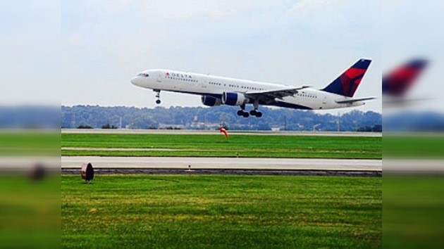 Un avión hace un aterrizaje de emergencia en Florida tras fallarle un motor
