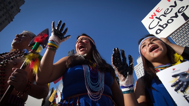 Acusan al gerente de Chevron de delitos de lesa humanidad en La Haya