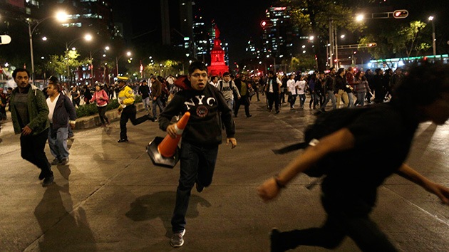 Bloquean avenida central en Ciudad de México para exigir que liberen a los detenidos