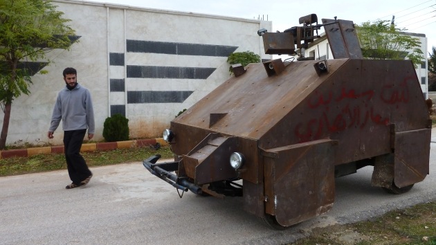 Video: Rebeldes sirios estrenan su 'última generación' de tanques caseros