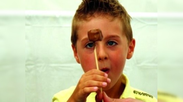Pinta con chocolate en el festival navideño de Dublín