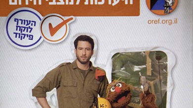 Un muñeco de la tele explica a los israelíes cómo protegerse tras un ataque a Irán