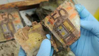 Economista: "El euro debería ir a la basura"