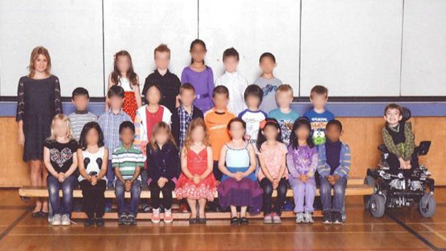 Un niño canadiense, 'apartado' en una foto escolar por ser discapacitado