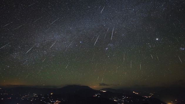 Una espectacular doble lluvia de estrellas ilumina el hemisferio sur