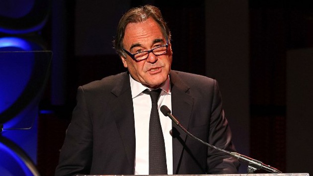 Oliver Stone insta a no creer a los medios de EE.UU. sobre el incidente del Boeing
