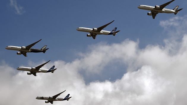 Video: Impresionante vuelo en formación de 5 nuevos aviones de Airbus