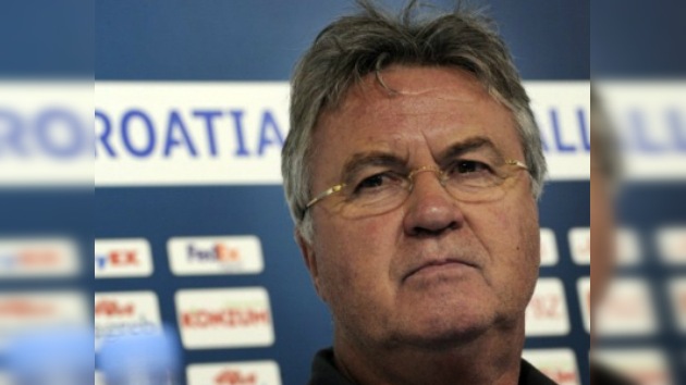 Hiddink llega a Moscú para negociar millonario contrato con el Anzhí
