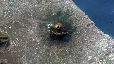 El Vesubio más imponente, a vista de satélite