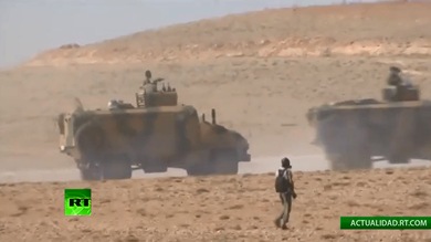 VIDEO: Policía dispara gases lacrimógenos contra activistas en la frontera turco-siria