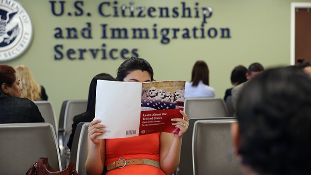 EE.UU.: Legalizar inmigrantes reducirá el déficit estatal en 900.000 millones de dólares