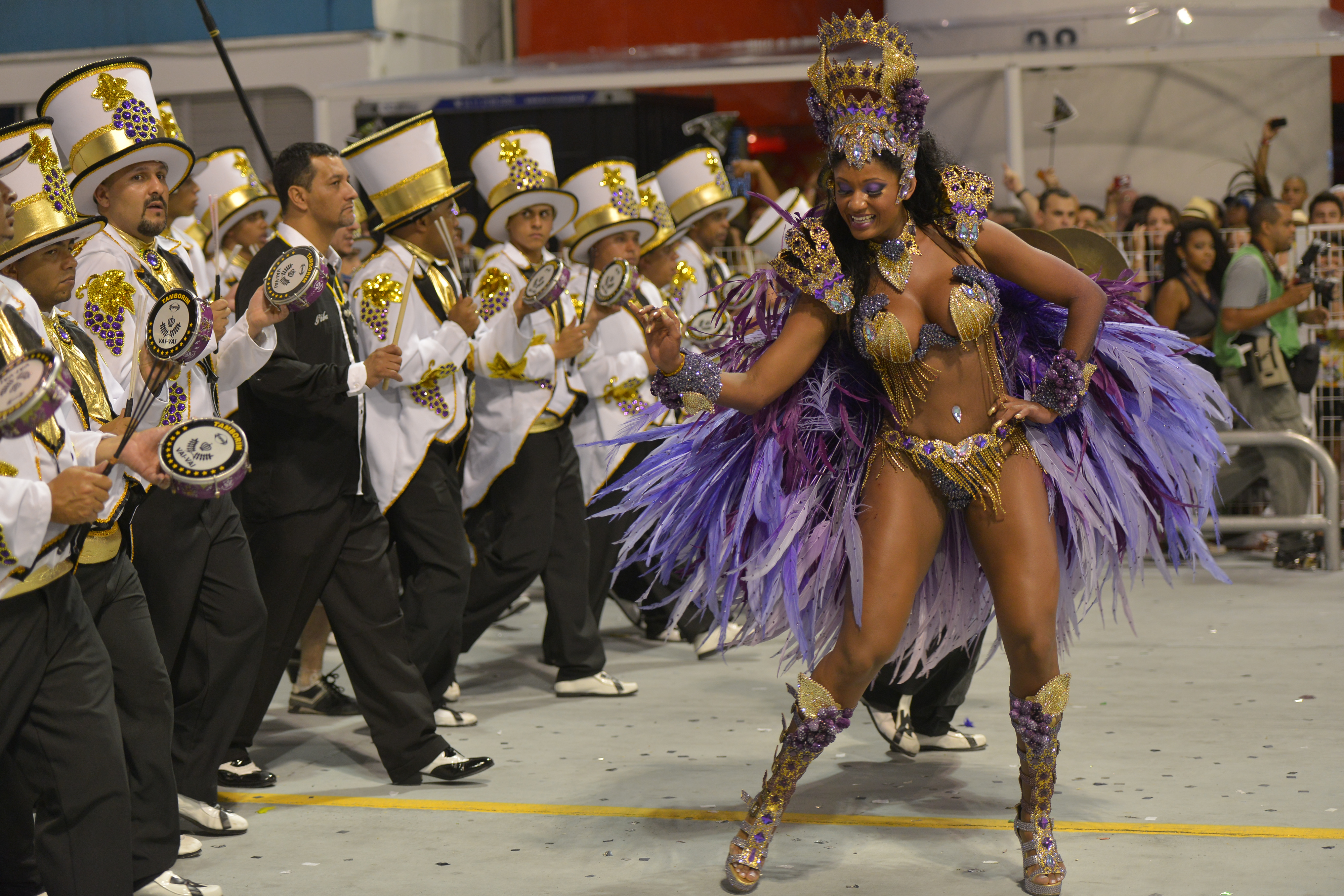Самба карнавал в Бразилии
