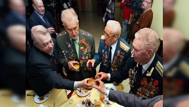Reciben en Moscú a los veteranos extranjeros