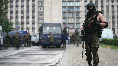 El presidente interino de Ucrania bloquea parcialmente la frontera con Rusia