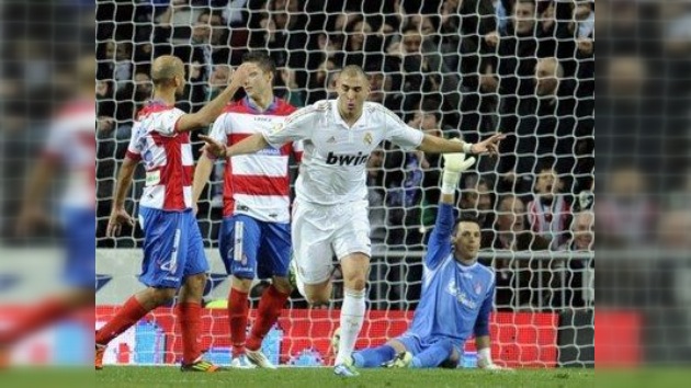 Benzema ilumina al Real Madrid ante el Granada en la primera goleada blanca del 2012