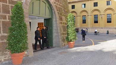 Futuro incierto del Banco Vaticano: ¿Quién gestionará los activos de la Santa Sede?