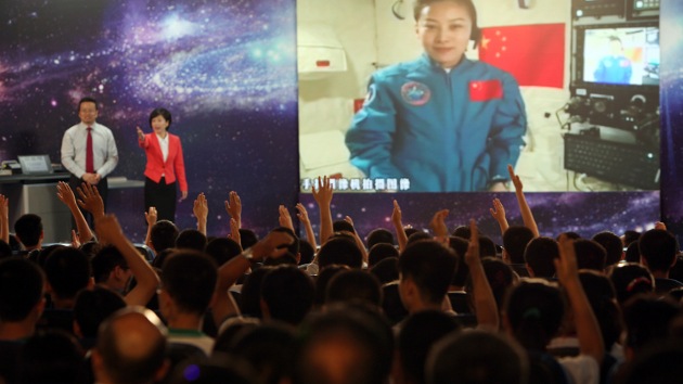 Los 'taikonautas' dan la primera lección desde el espacio