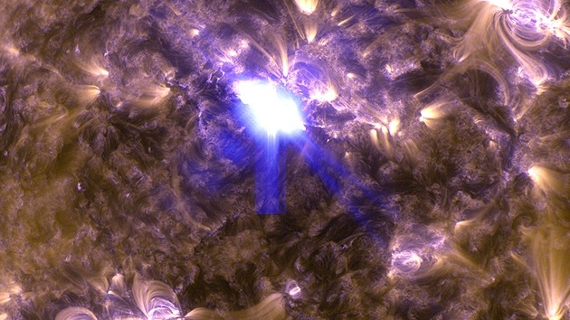Video y fotos: La NASA 'congela' la erupción solar más potente del año