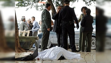Una anciana fallece al caerle encima una suicida