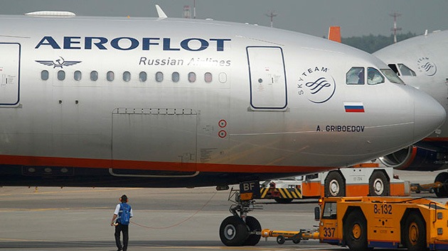 La guardia fronteriza ucraniana obliga a pilotos rusos de Aeroflot a dormir en el avión