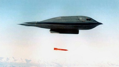 El Pentágono recorta con una mano e invierte en armas nucleares con la otra
