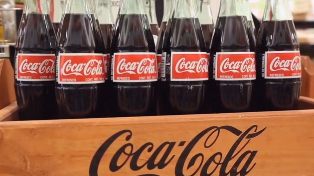 Coca-Cola 'da la lata' con una campaña en la que defiende la calidad de sus edulcorantes