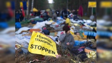 Deseperados intentos de los ecologistas para detener el 'tren nuclear'