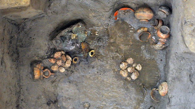 Hallan una tumba preincaica en el norte de Perú