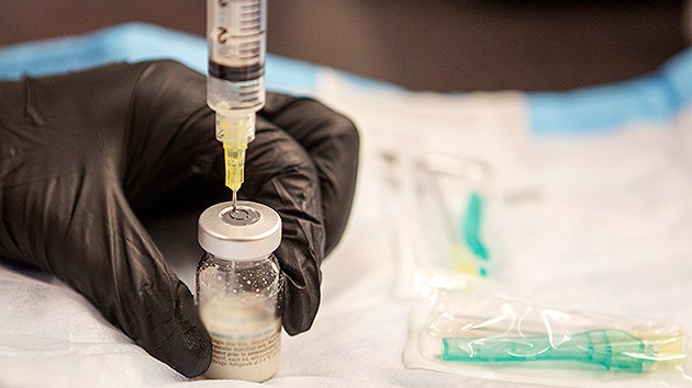 60 voluntarios se inyectan parte del ébola para buscar una vacuna